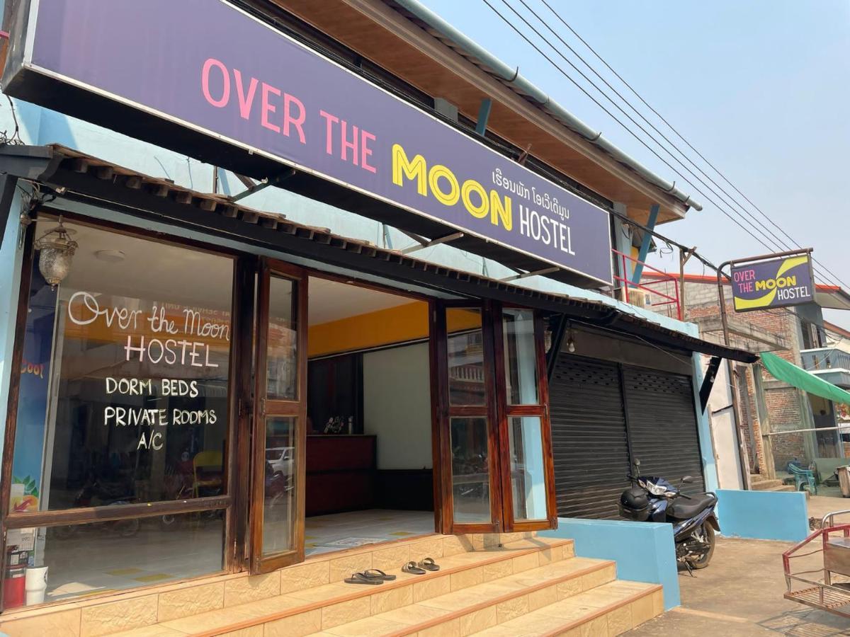 Over The Moon Hostel Ban Houayxay Luaran gambar