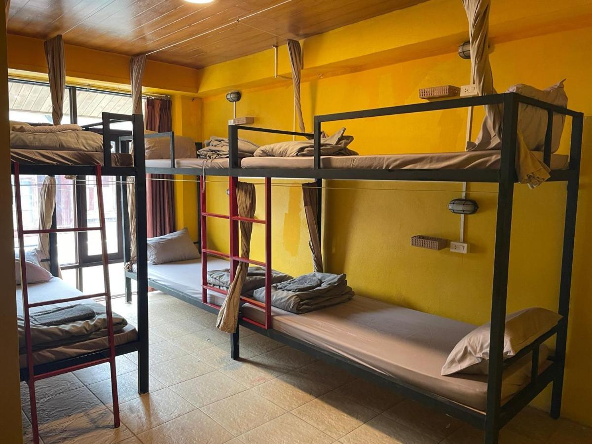 Over The Moon Hostel Ban Houayxay Luaran gambar
