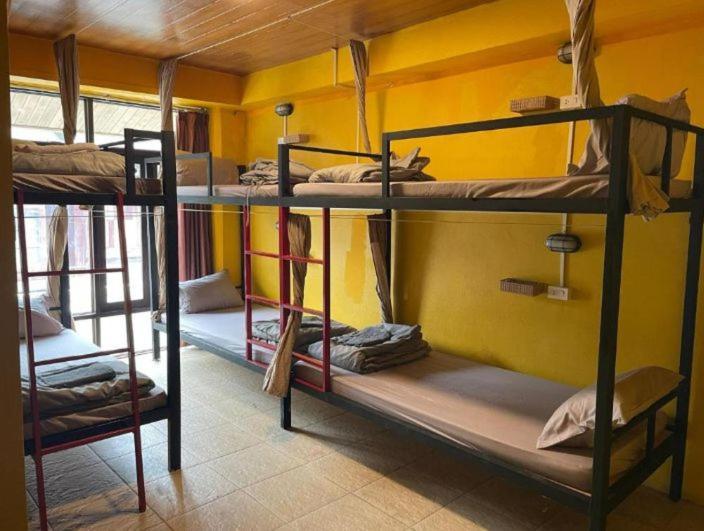 Over The Moon Hostel Ban Houayxay Luaran gambar